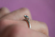 Lade das Bild in den Galerie-Viewer, Petit Bouquet Ring