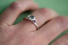 Lade das Bild in den Galerie-Viewer, Petit Bouquet Ring