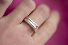 Lade das Bild in den Galerie-Viewer, Radical Love Ring Silber Medium