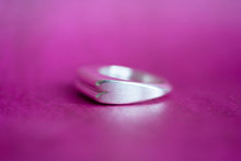 Lade das Bild in den Galerie-Viewer, Radical Love Ring Silber Medium