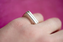 Lade das Bild in den Galerie-Viewer, Radical Love Ring tiny
