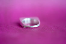 Lade das Bild in den Galerie-Viewer, Radical Love Ring tiny