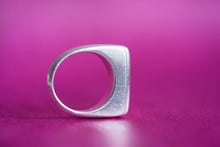 Lade das Bild in den Galerie-Viewer, Radical Love Ring tiny