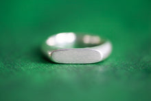Lade das Bild in den Galerie-Viewer, Ovaler Siegelring