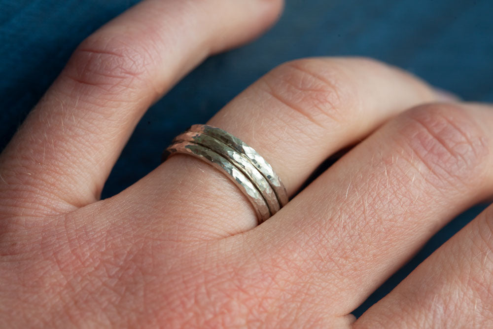 Gehämmerter Silberring Mit Jade-Perlenring - 2-in-1 Design Aus Berliner Manufaktur